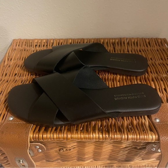 Saks Fifth Avenue Leather Criss Cross Sandals Women’s 7.5 Black Flat Minimalist - Picture 3 of 6